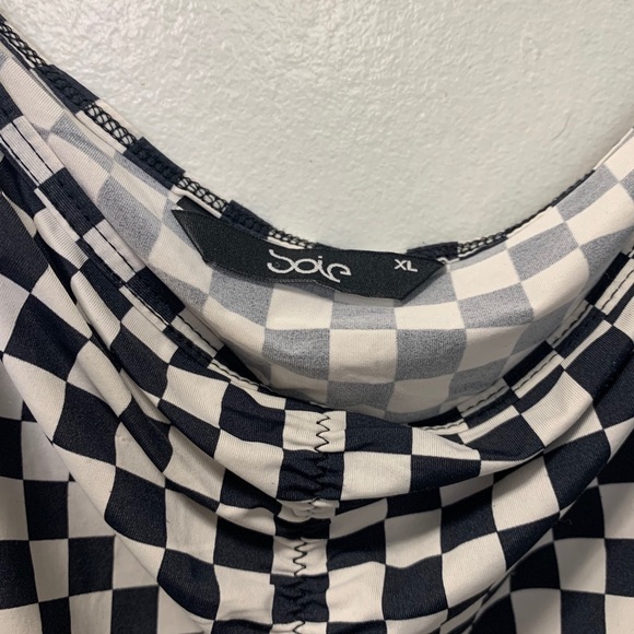 Super cute checker style tank!!! 5/$20 ✨ - Picture 3 of 3